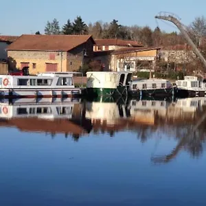 Bateau-hôtel Libellule Peniche Nuit Insolite, Briennon